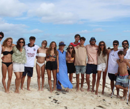 Carmen María Errázuriz con sus hijos Gerardo Carmen María y Sebastián Morandé, su yerno Pato Browne, sus nueras Constanza Fantuzzi y Rosario Ibañez y todos sus nietos