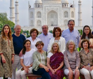 Juan Pablo del Río, Francisco Lecaros, Patricia, Teresa y Ricardo Edwards, Angélica Vial, Guillermo Matta, Inés, Carmen y Mario Navarro, Victoria Correa, Cecilia Torres y Mónica Zanetta. Acompañó: Magdalena Guzmán