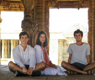 Jessica Bawlitza y sus hijos Domingo y Raimundo Lagos