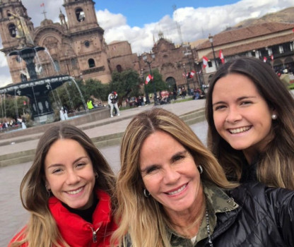 Claudia del Campo y sus hijas Amelia y Jacinta Herreros